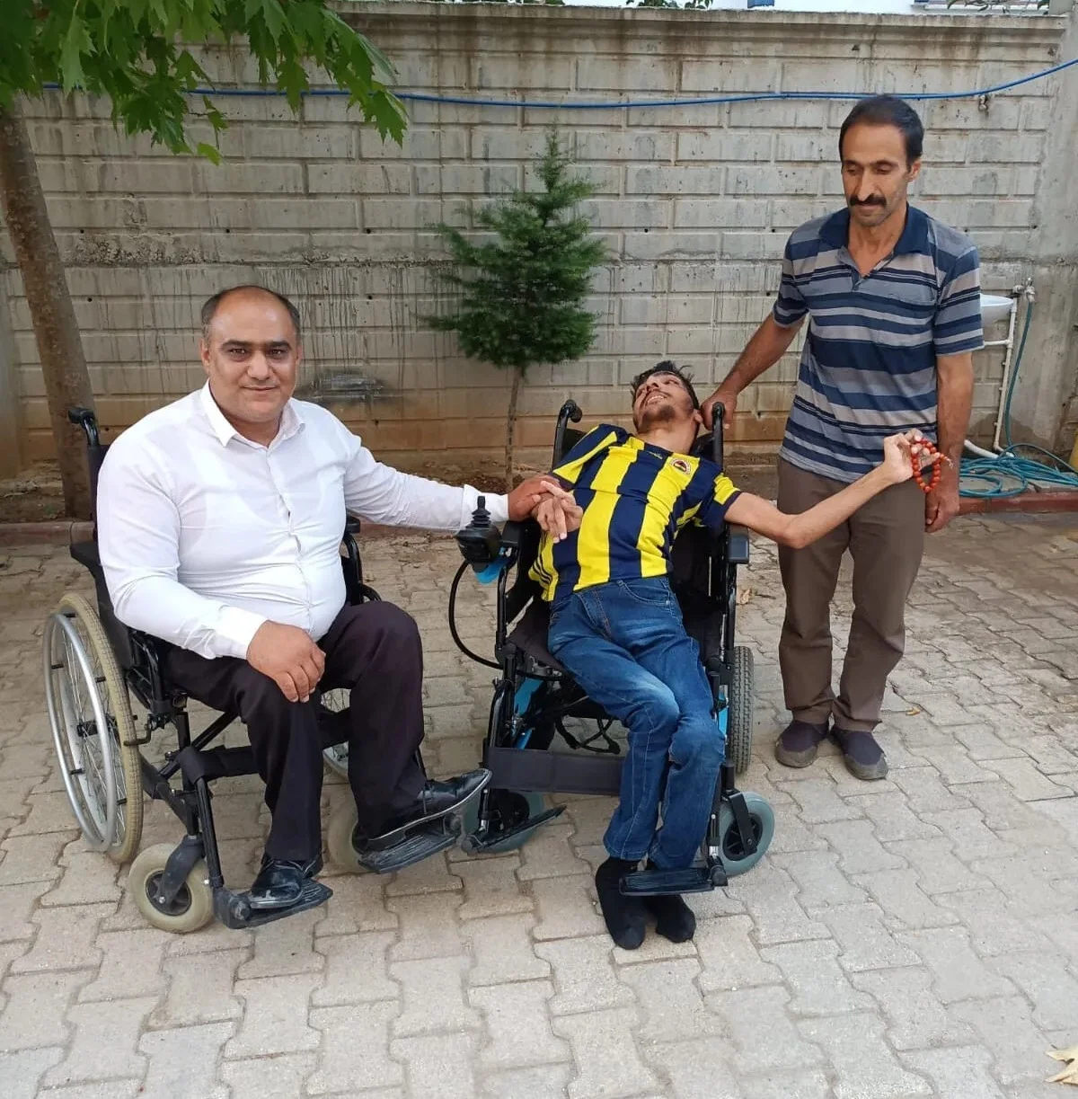 Elazığ’da Engelli Genç, Akülü Sandalyesine Kavuştu