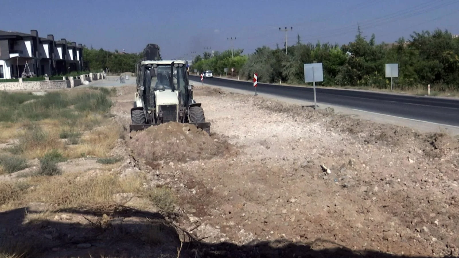 Baskil Yolu’nun 4 Şerit Olması İçin İlk Kazma Vuruldu