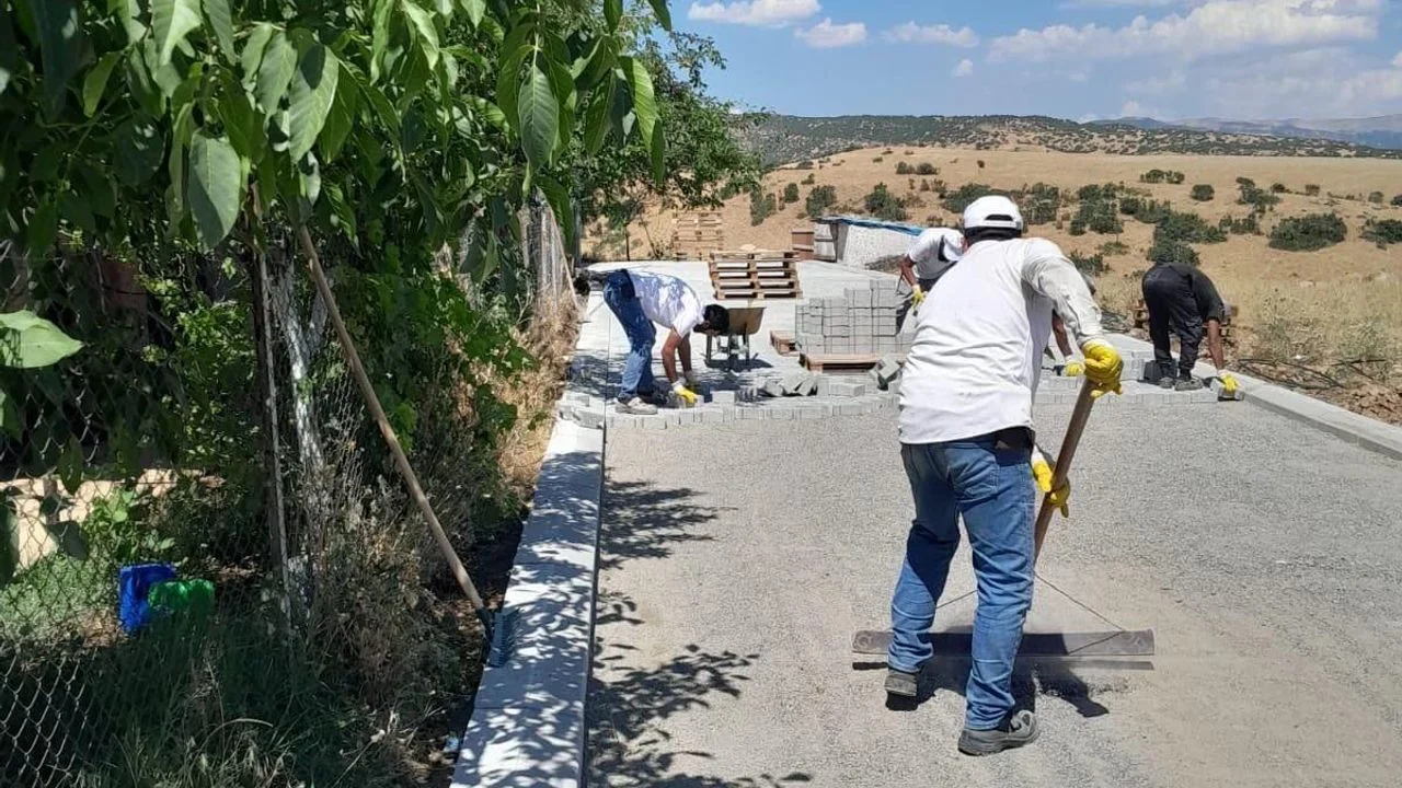 Elazığ’da Kırsal Kalkınma Hamlesi: Kızılca Köyü’nün Yolları Yenileniyor