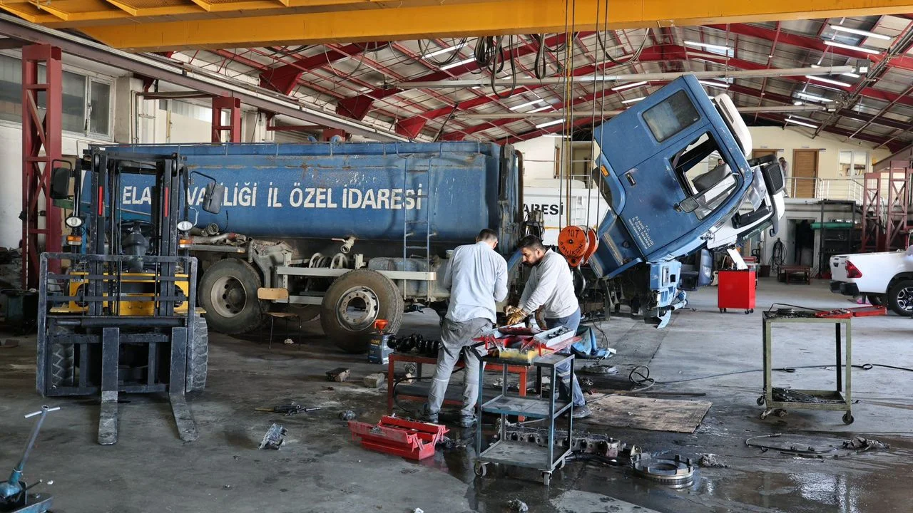 Elazığ’ın Kırsal Hizmetlerinde ‘Atölye’ Gücü: İş Makineleri Kesintisiz Sahada