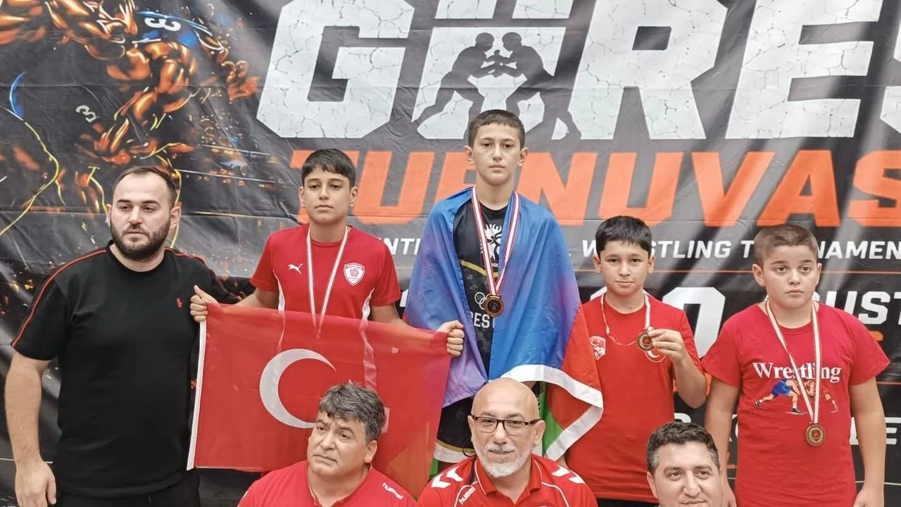Elazığlı Güreşçiler Uluslararası Arenada Madalyalara Ambargo Koydu