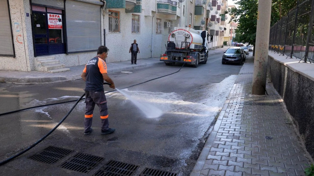 Elazığ Belediyesi’nden Olgunlar Mahallesi’ne Hijyen Operasyonu