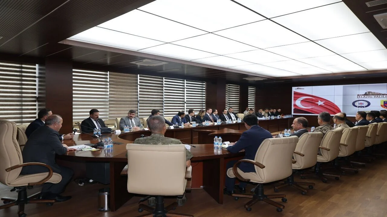 Elazığ’da Güvenlik Masaya Yatırıldı: Vali Hatipoğlu’ndan Kritik Talimatlar