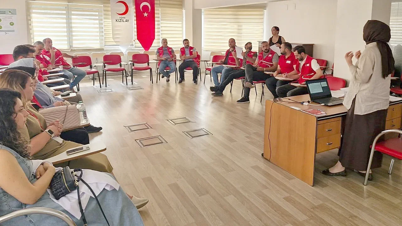 İl Sağlık Müdürlüğü, Kızılay Personellerine Sağlıklı Hayat Eğitimi Verdi