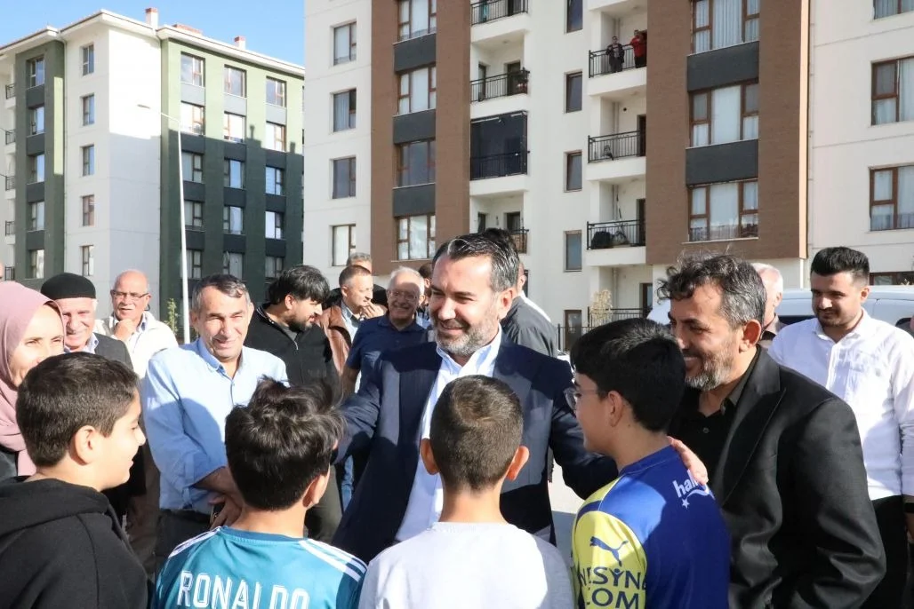 Başkan Şerifoğulları, Aşağıdemirtaş Mahallesi’nde Vatandaşların Taleplerini Dinledi