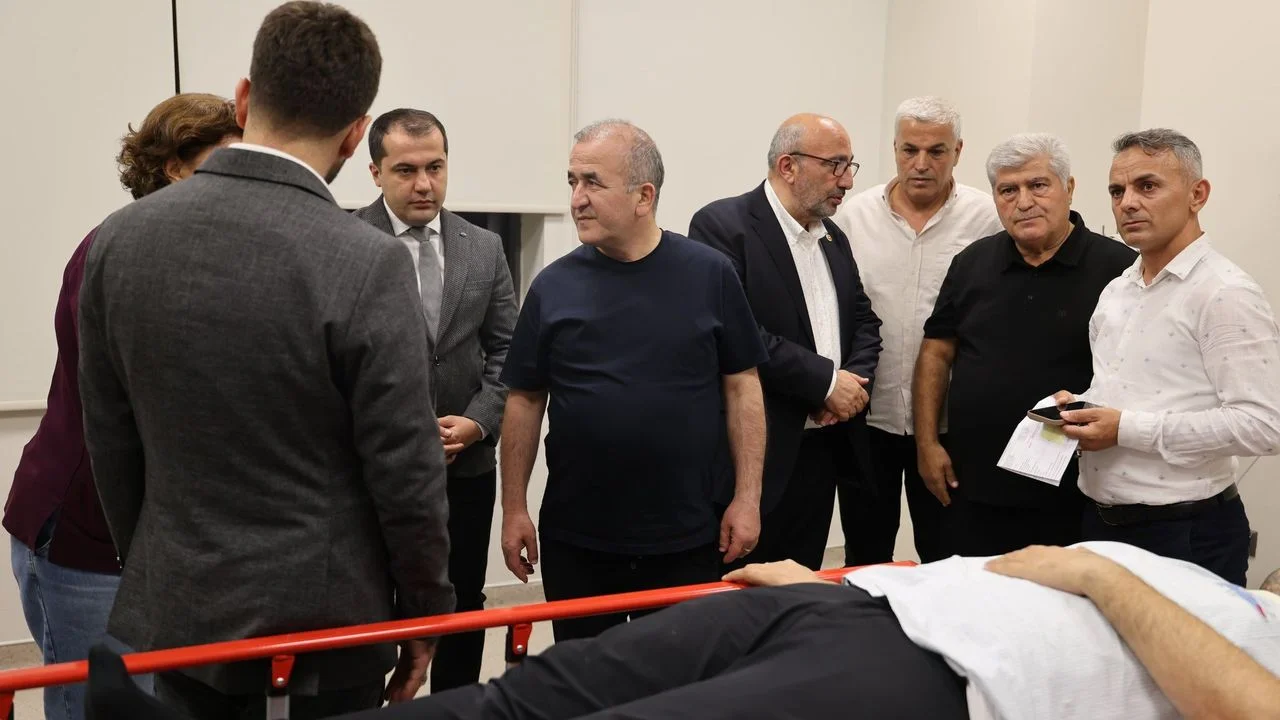 Vali Hatipoğlu’ndan Keban’daki Kaza Mağdurlarına Moral Ziyareti
