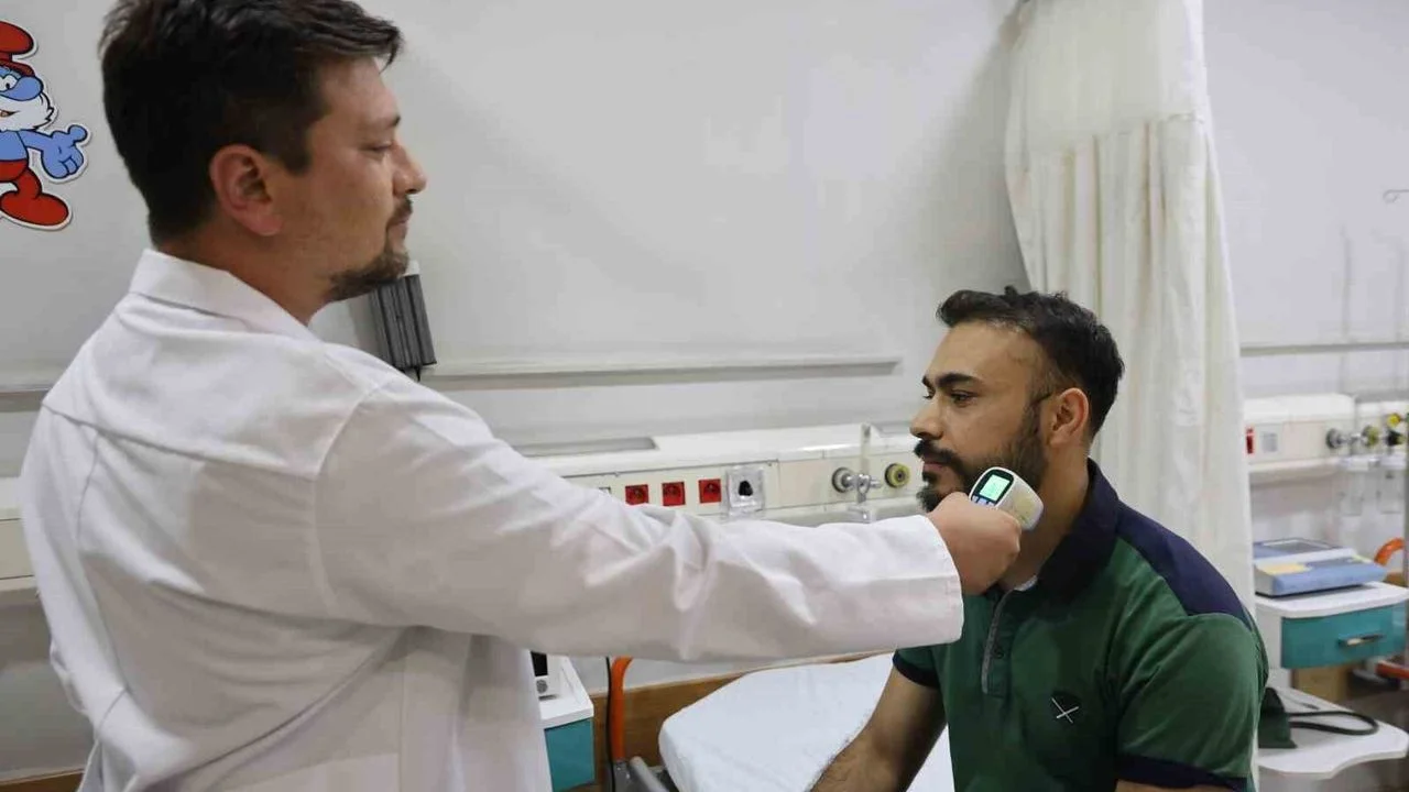 Aşırı Sıcaklar Acil Servisleri Vurdu: Uzmanlardan Kritik Sıcak Çarpması Uyarısı