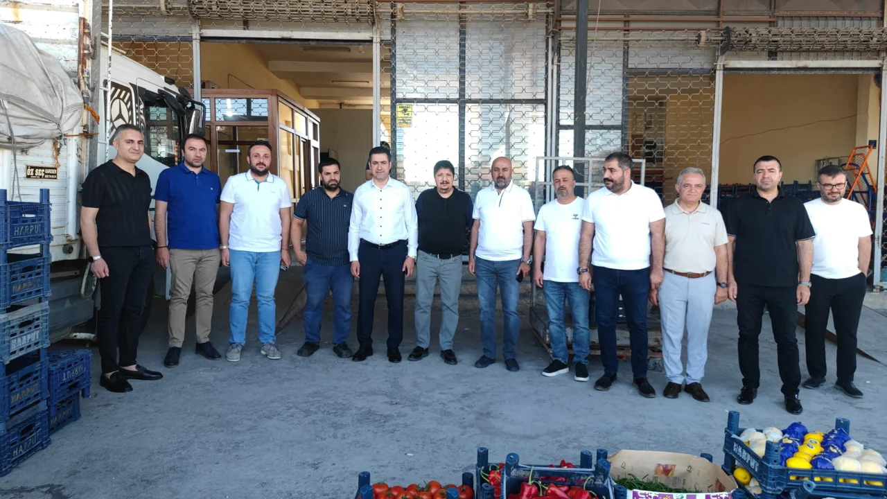 Ahmet Ballıca’dan Elazığ Sebze Hali’ne Ziyaret: ‘Ekonominin Kalbi Güçlenmeli’