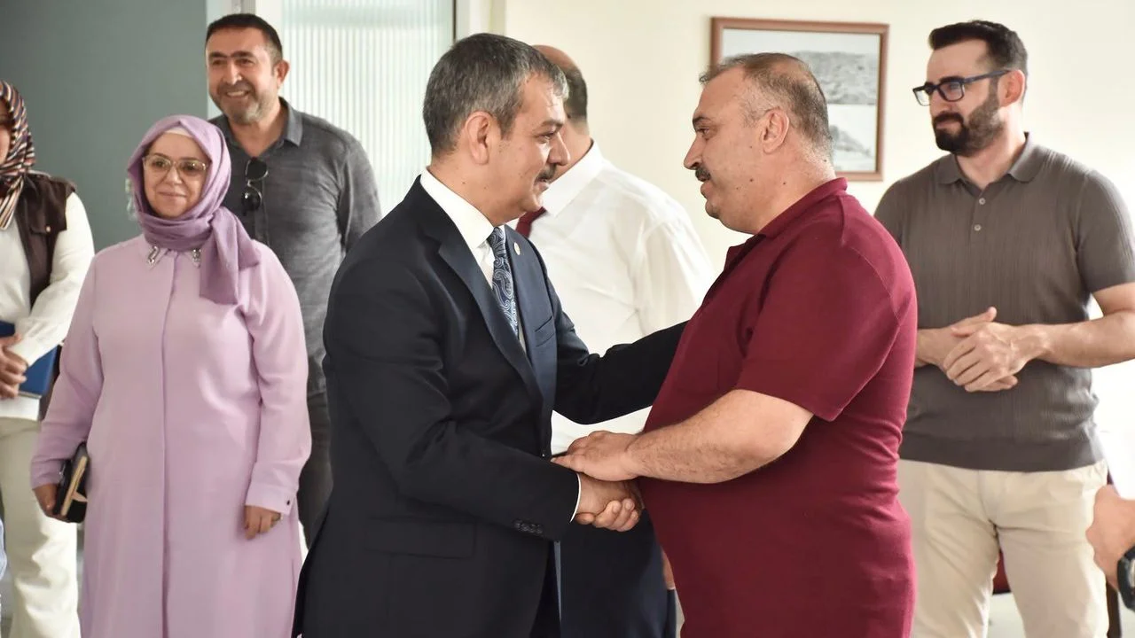 Milletvekili Erol Keleş’ten Elazığ Sağlık Personeline Moral Ziyareti