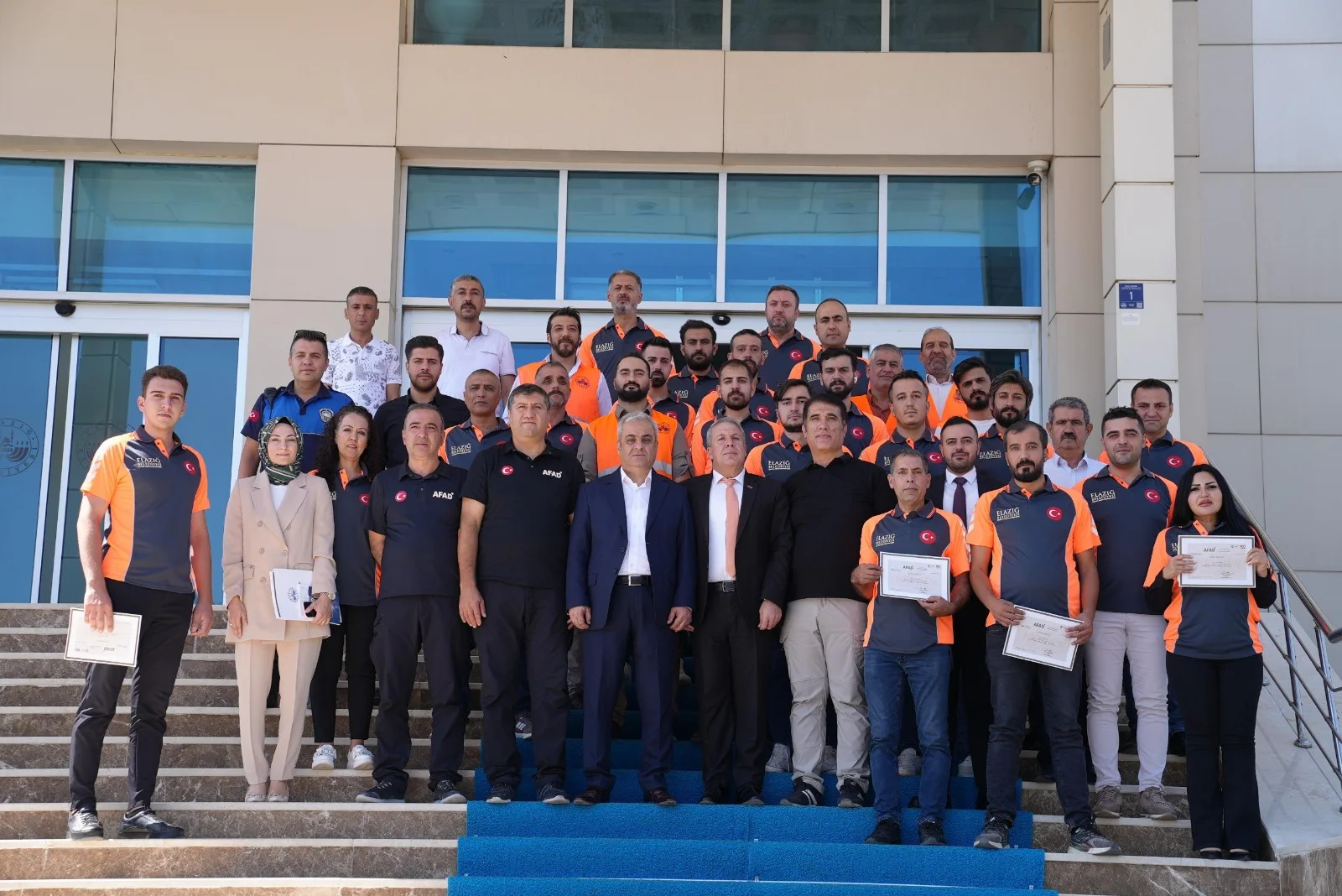 Eğitimlerini Tamamlayan ELBAK Ekibine Sertifikaları Verildi