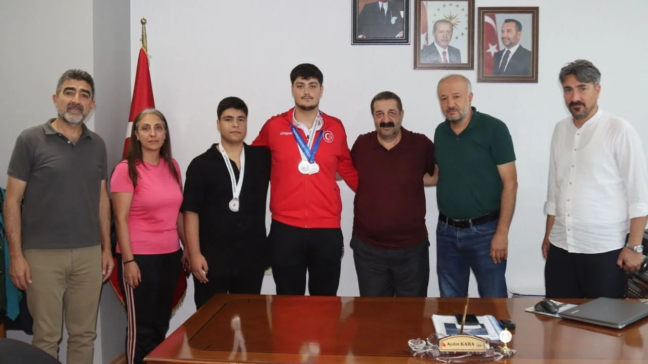 Elazığlı Ali Asaf Çiçek Avrupa Arenasında Gurur Kaynağı Oldu