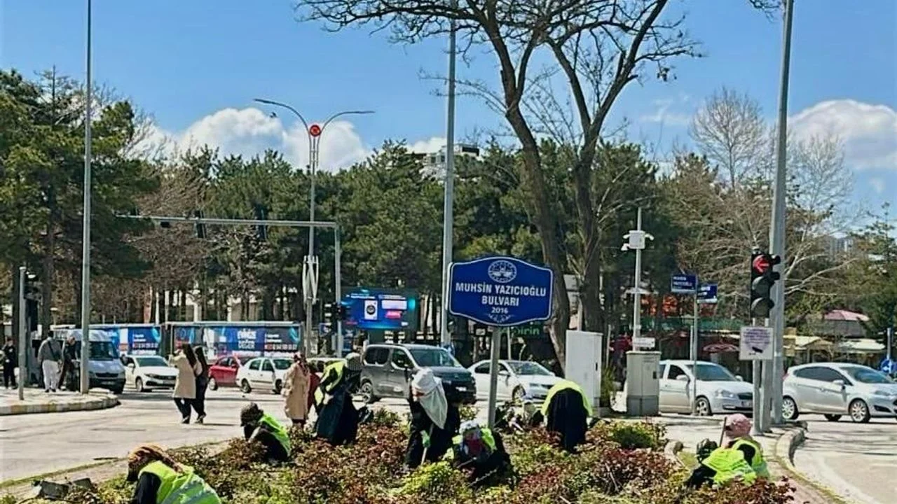Elazığ’da Yeşil Seferberlik: Kavurucu Sıcaklara Karşı Yoğun Mesai