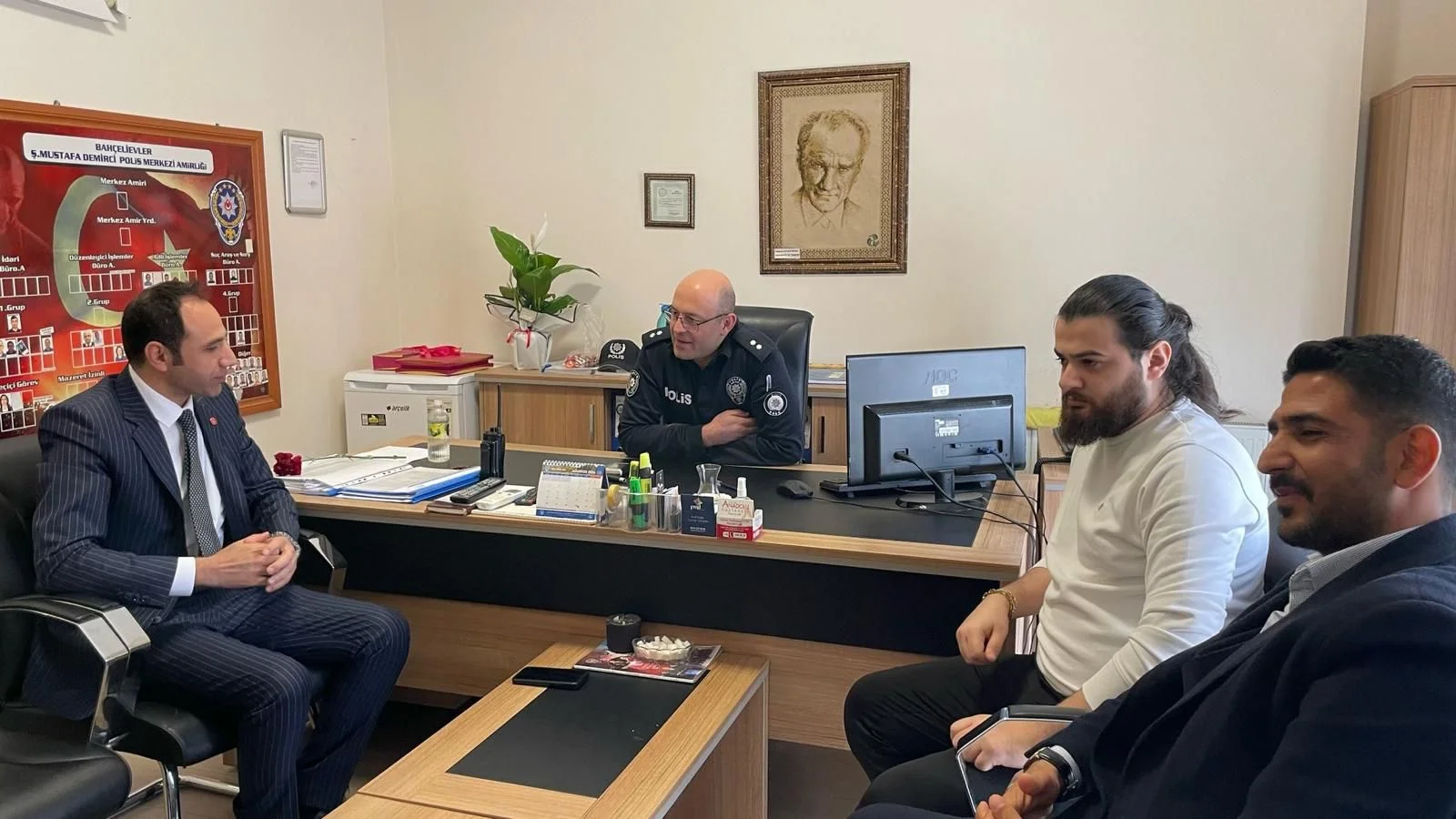 Saadet Partisi Gençlik Kollarından Polislere Anlamlı Ziyaret