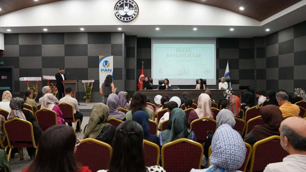 Elazığ Belediyesi’nden Eğitimde Başarıyı Destekleyen ‘Güçlü Başlangıçlar’ Semineri