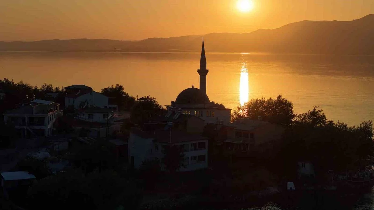 Elazığ’da Ege’yi Aratmayan Manzara: Kartpostallık Gün Batımı